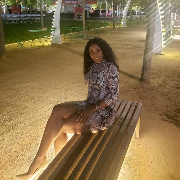 Meet your Posher, Lisa - Picture 2 of 3